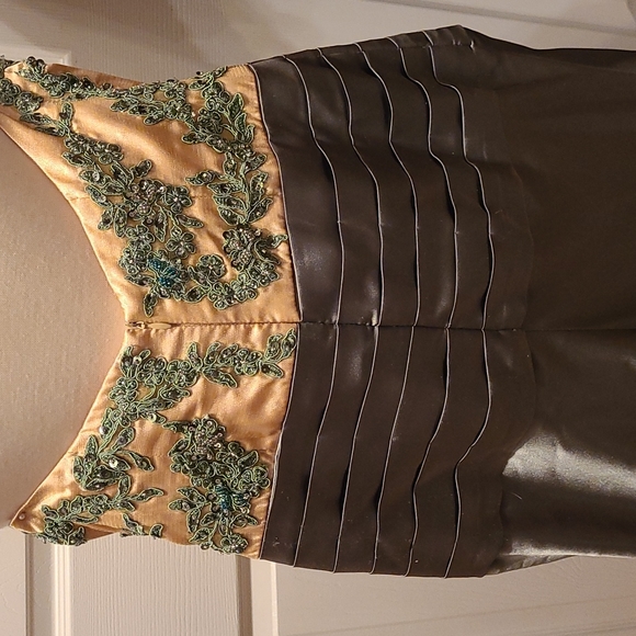 Formal Dress - Picture 5 of 7